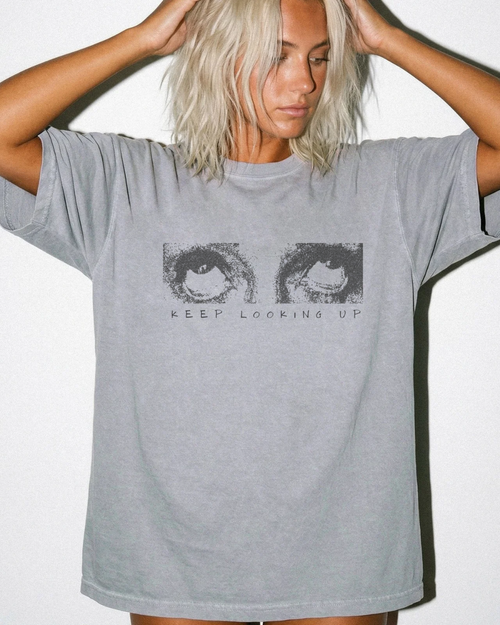 Keep Looking Up | Tee